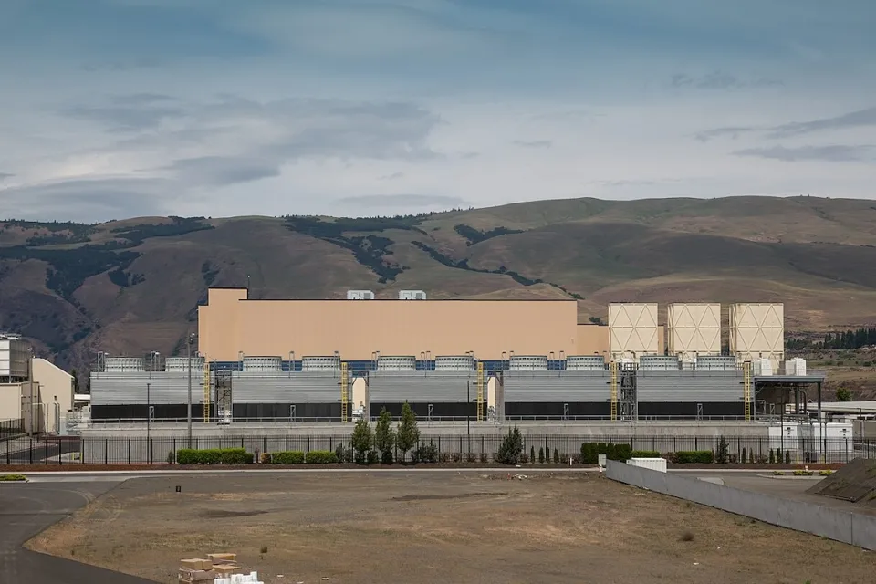 Large Google data center building in The Dalles, Oregon.